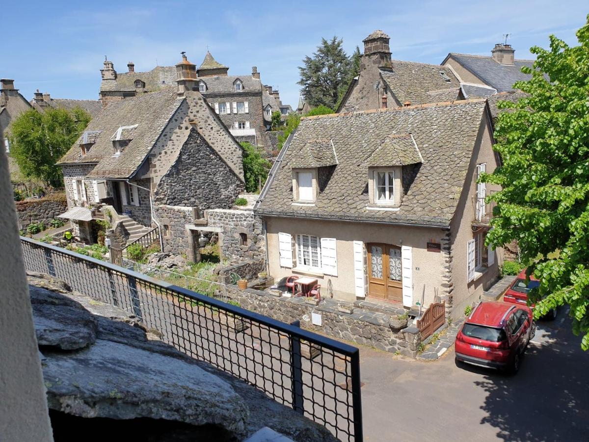 Logis Hotel Restaurant & Spa Les Remparts Salers Exterior foto
