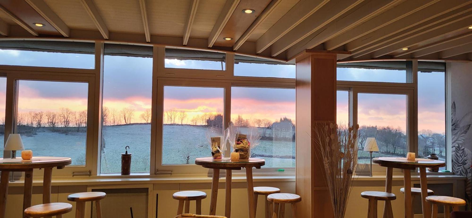 Logis Hotel Restaurant & Spa Les Remparts Salers Exterior foto