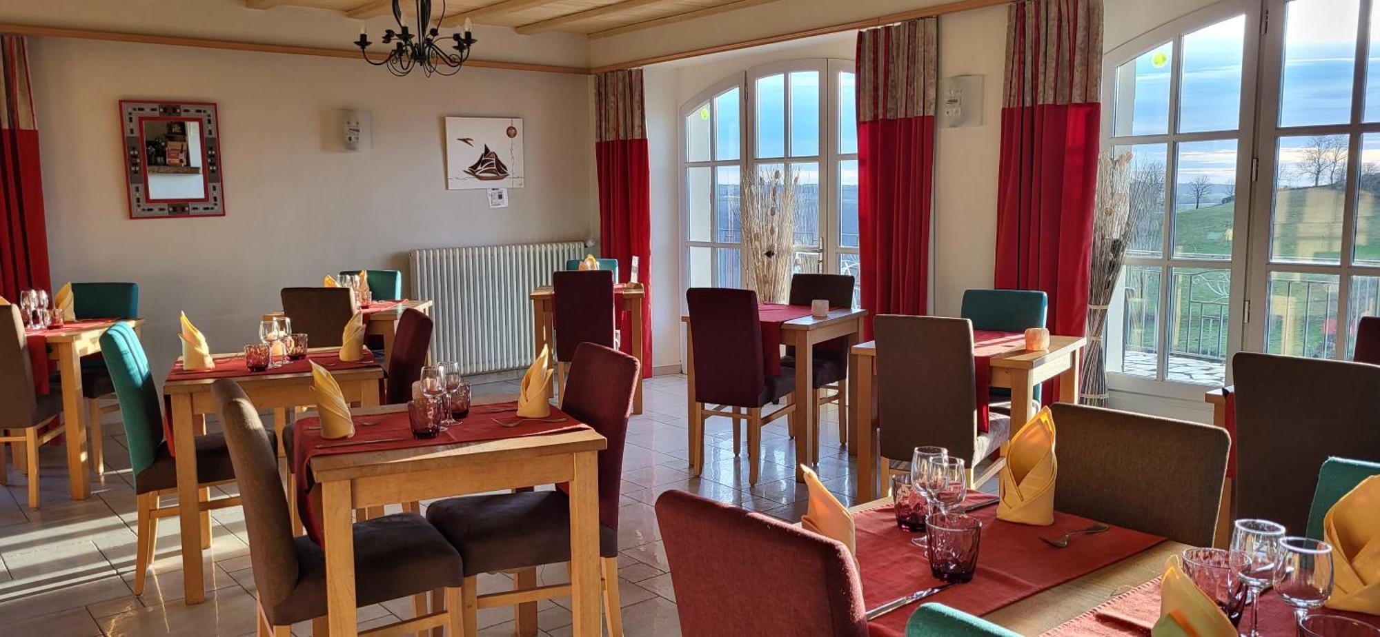 Logis Hotel Restaurant & Spa Les Remparts Salers Exterior foto