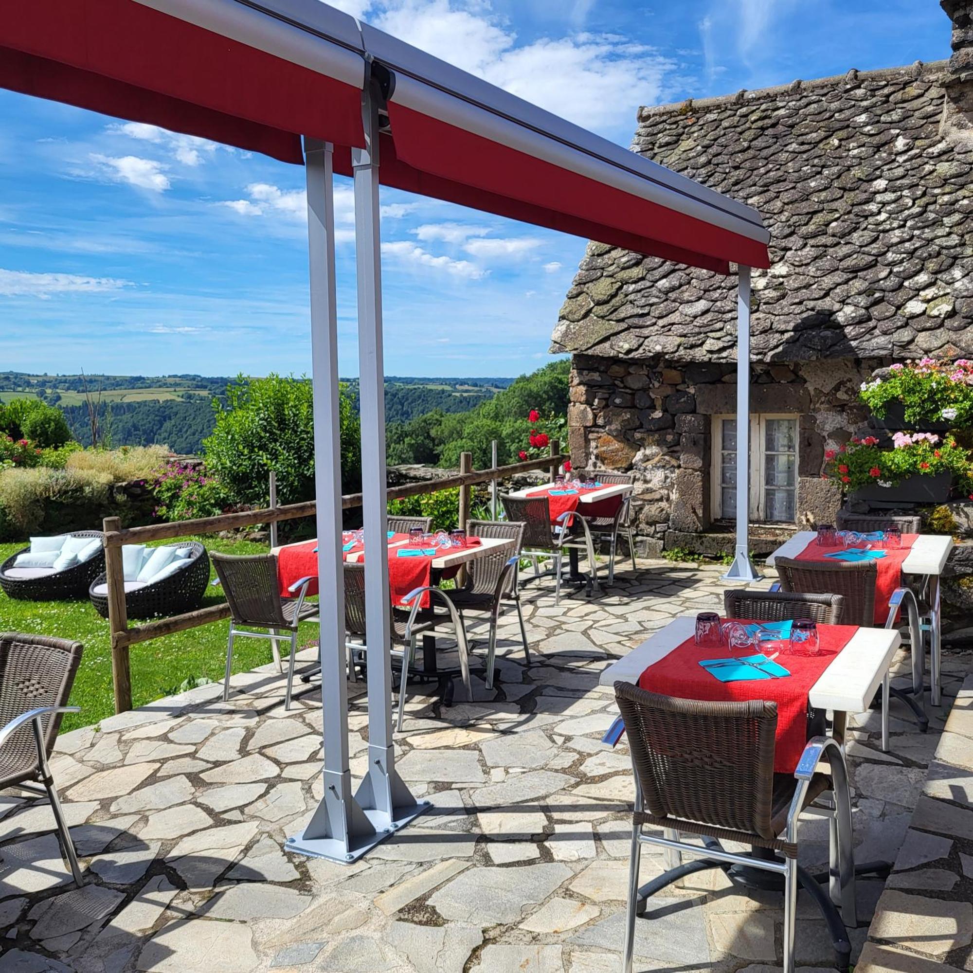Logis Hotel Restaurant & Spa Les Remparts Salers Exterior foto