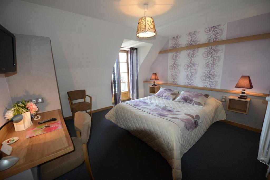 Logis Hotel Restaurant & Spa Les Remparts Salers Cameră foto