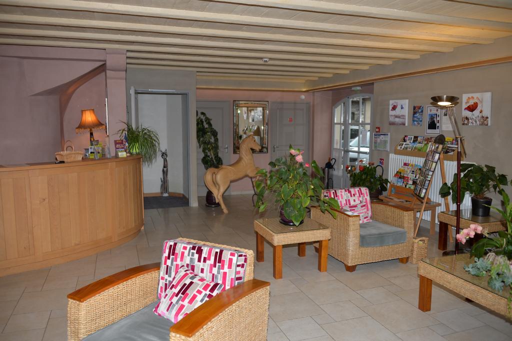 Logis Hotel Restaurant & Spa Les Remparts Salers Exterior foto