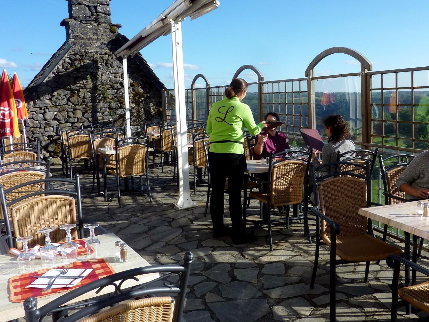 Logis Hotel Restaurant & Spa Les Remparts Salers Exterior foto