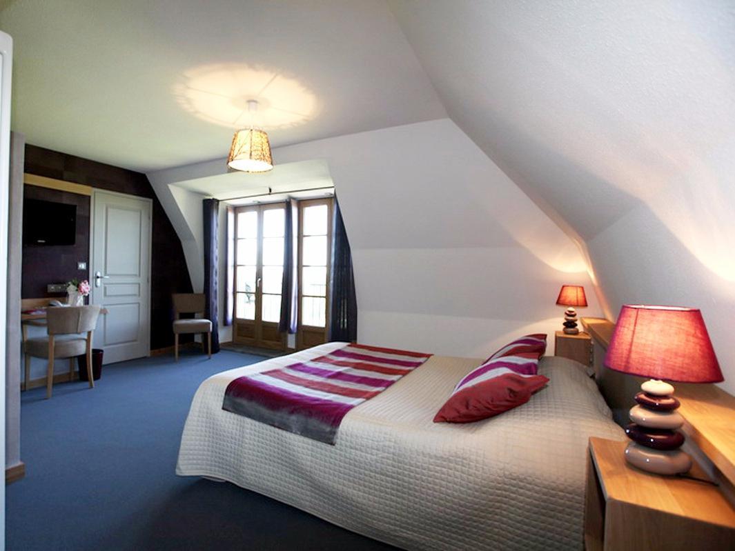 Logis Hotel Restaurant & Spa Les Remparts Salers Exterior foto